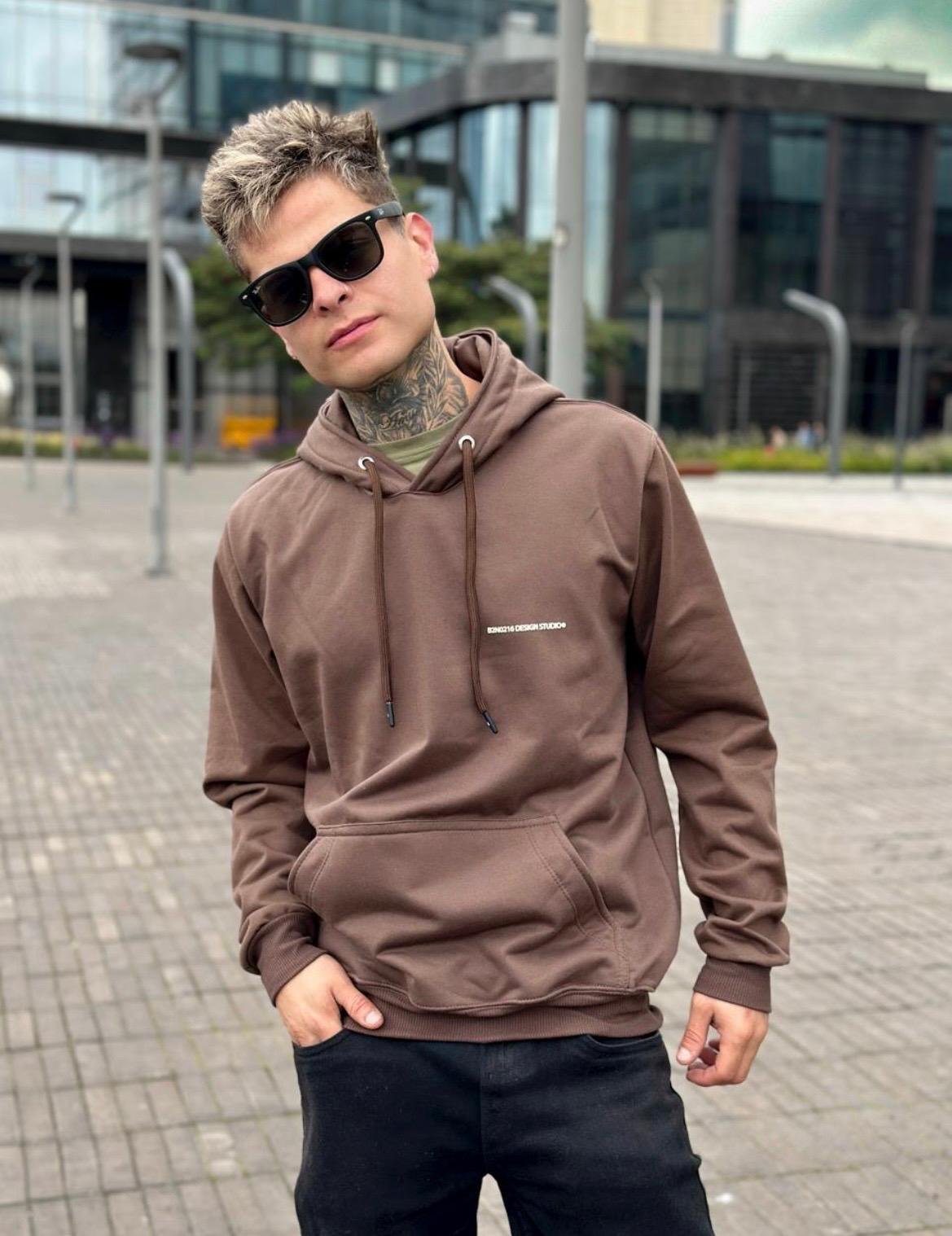 BUZO PARDO ATEMPORAL